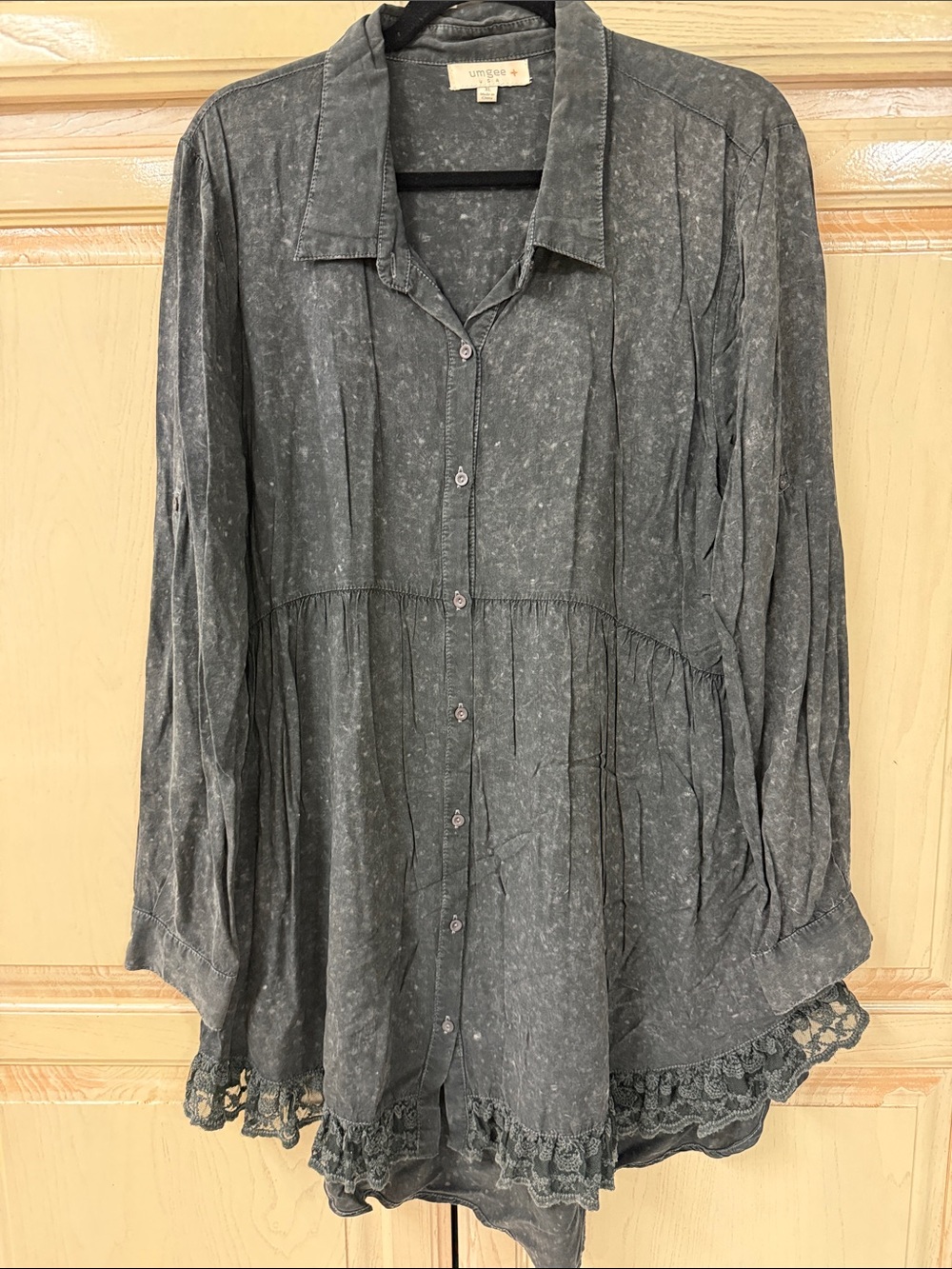 Umgee Charcoal Gray Button-Front Lace Hem Tunic